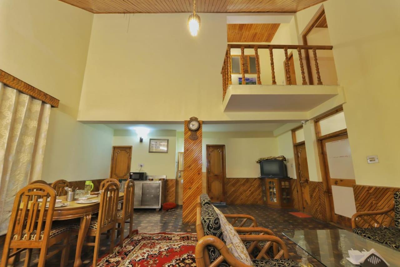 Villa Grey Moustache 4Bhk Manāli Exterior foto